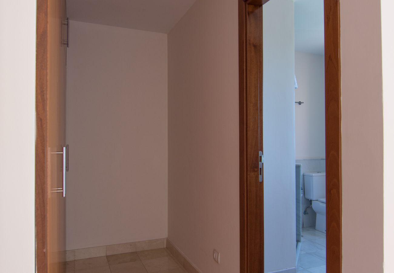 Villa in San Bartolomé de Tirajana - HomeForGuest Salobre Golf Villa, pool, wifi, stunning views