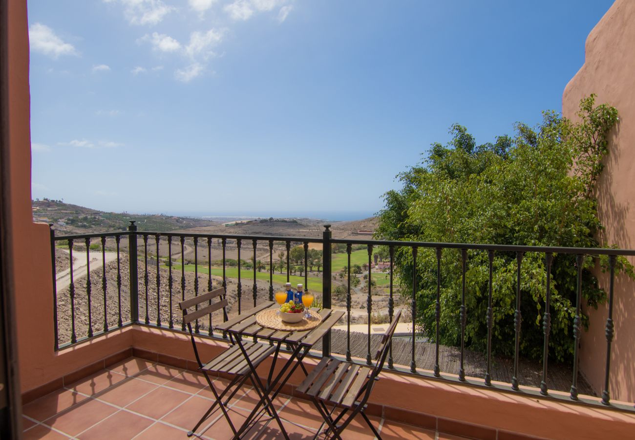 Villa in San Bartolomé de Tirajana - HomeForGuest Salobre Golf Villa, pool, wifi, stunning views