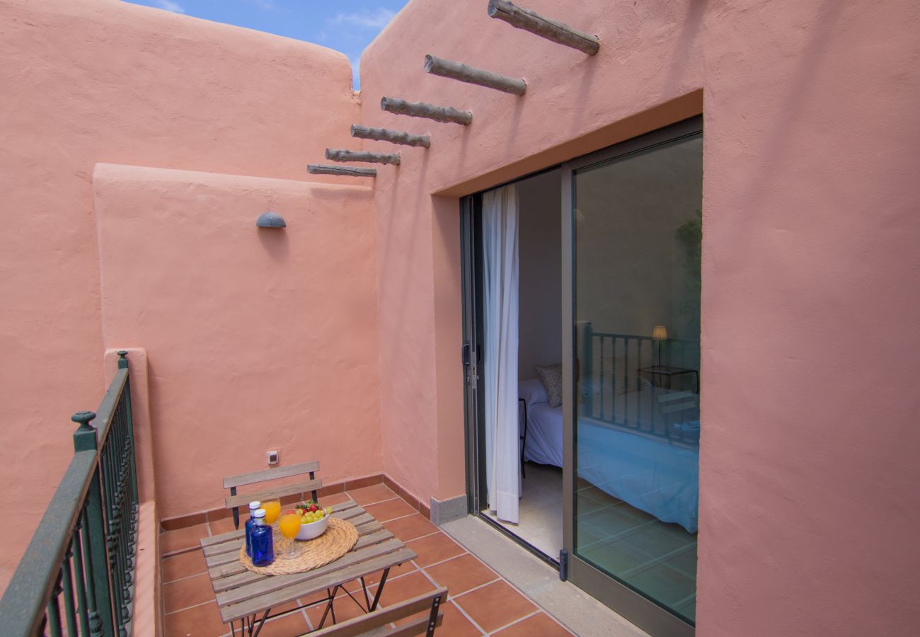 Villa in San Bartolomé de Tirajana - HomeForGuest Salobre Golf Villa, pool, wifi, stunning views