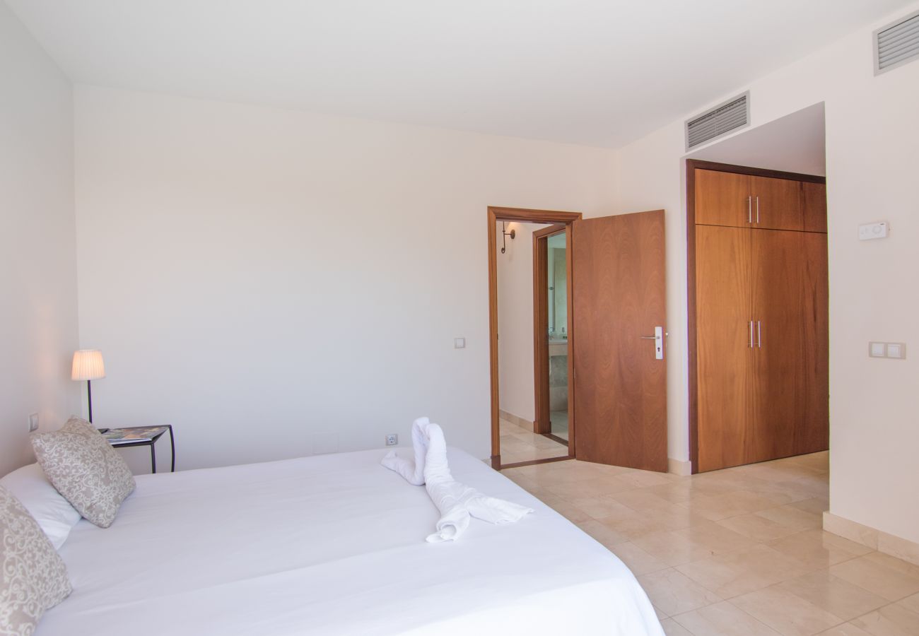 Villa in San Bartolomé de Tirajana - HomeForGuest Salobre Golf Villa, pool, wifi, stunning views