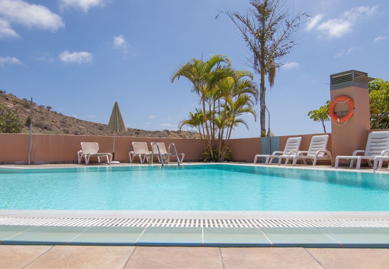 Villa in San Bartolomé de Tirajana - HomeForGuest Salobre Golf Villa, pool, wifi, stunning views