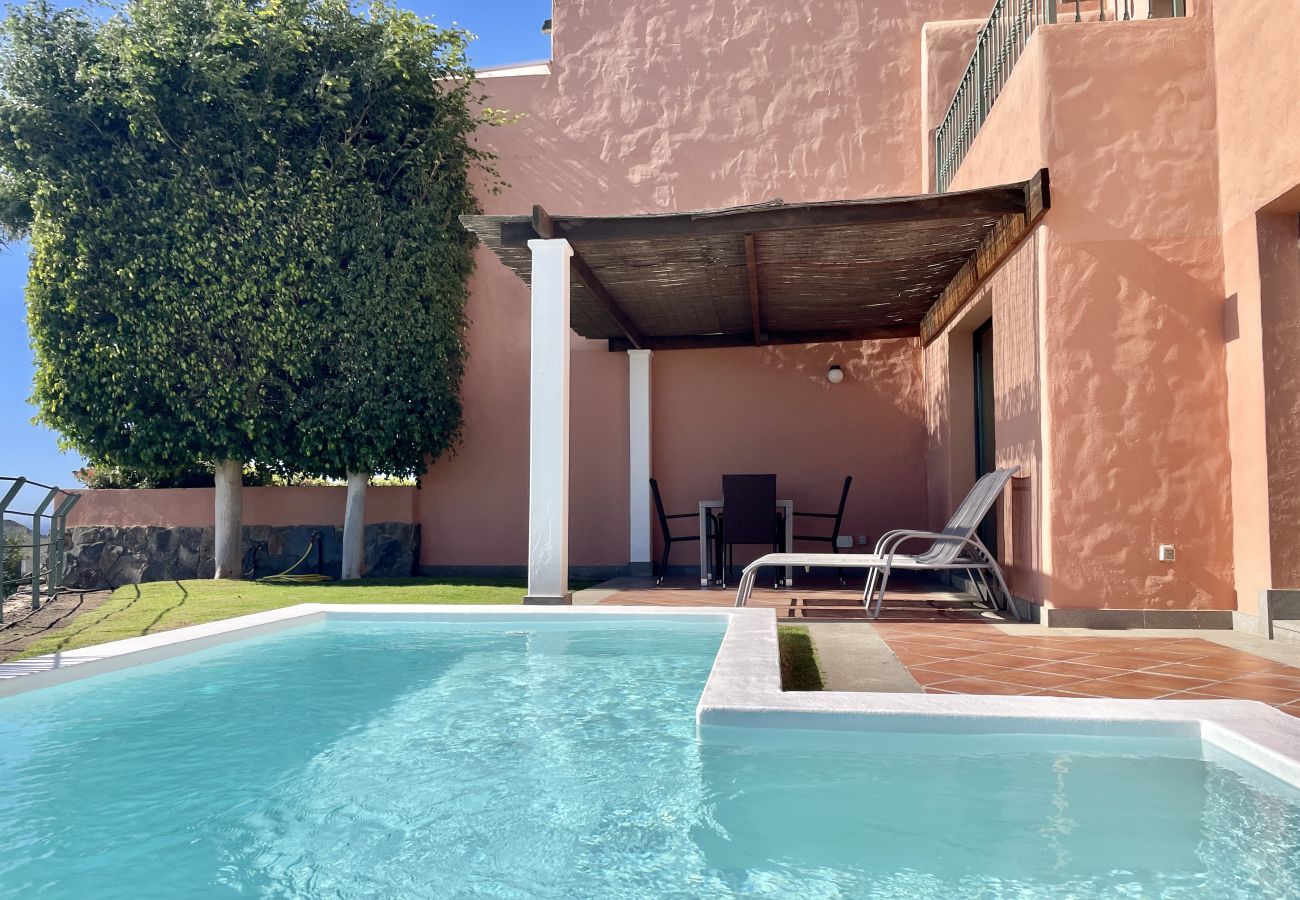 Villa in San Bartolomé de Tirajana - HomeForGuest Salobre Golf Villa, pool, wifi, stunning views