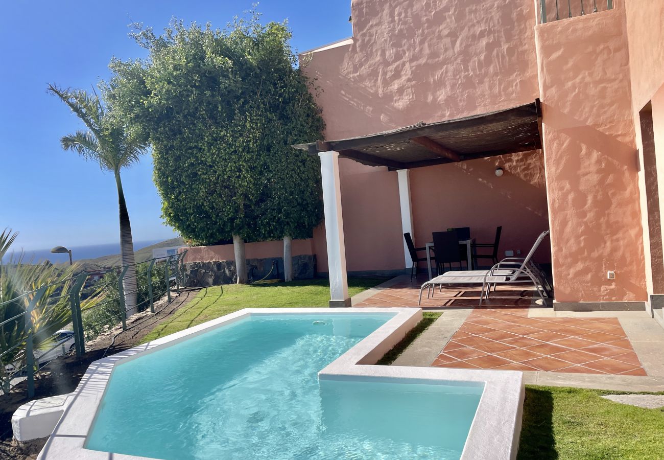 Villa in San Bartolomé de Tirajana - HomeForGuest Salobre Golf Villa, pool, wifi, stunning views