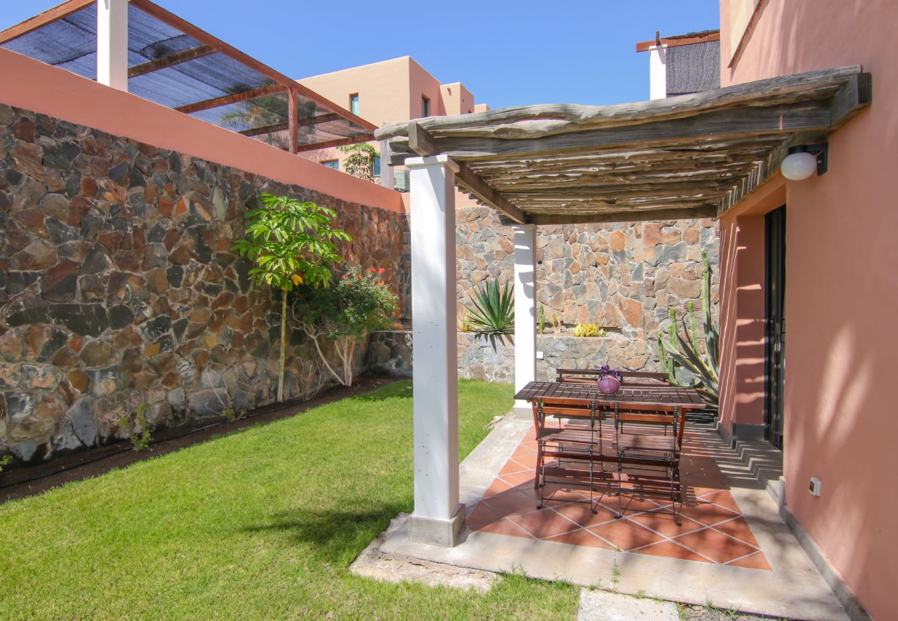 Villa in San Bartolomé de Tirajana - HomeForGuest Salobre Villa, 5PAX, WIFI, POOL, GREAT VIEWS