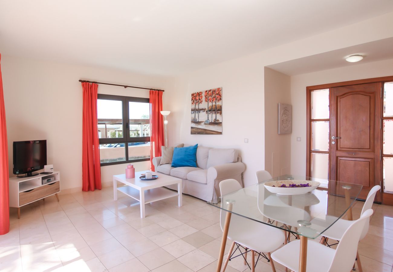 Villa in San Bartolomé de Tirajana - HomeForGuest Salobre Villa, 5PAX, WIFI, POOL, GREAT VIEWS