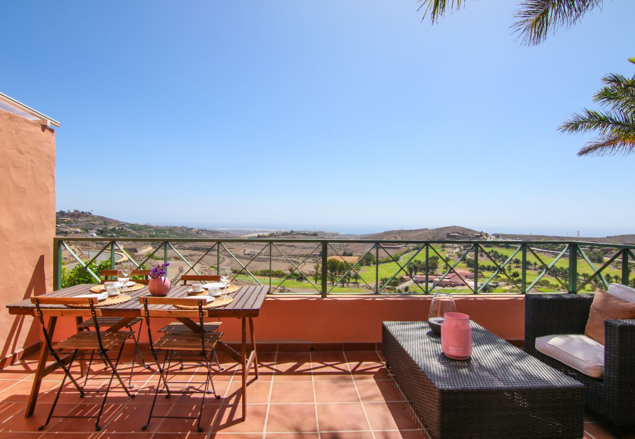 Villa in San Bartolomé de Tirajana - HomeForGuest Salobre Villa, 5PAX, WIFI, POOL, GREAT VIEWS