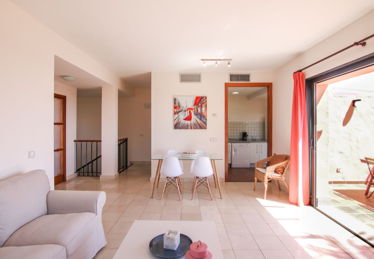 Villa in San Bartolomé de Tirajana - HomeForGuest Salobre Villa, 5PAX, WIFI, POOL, GREAT VIEWS