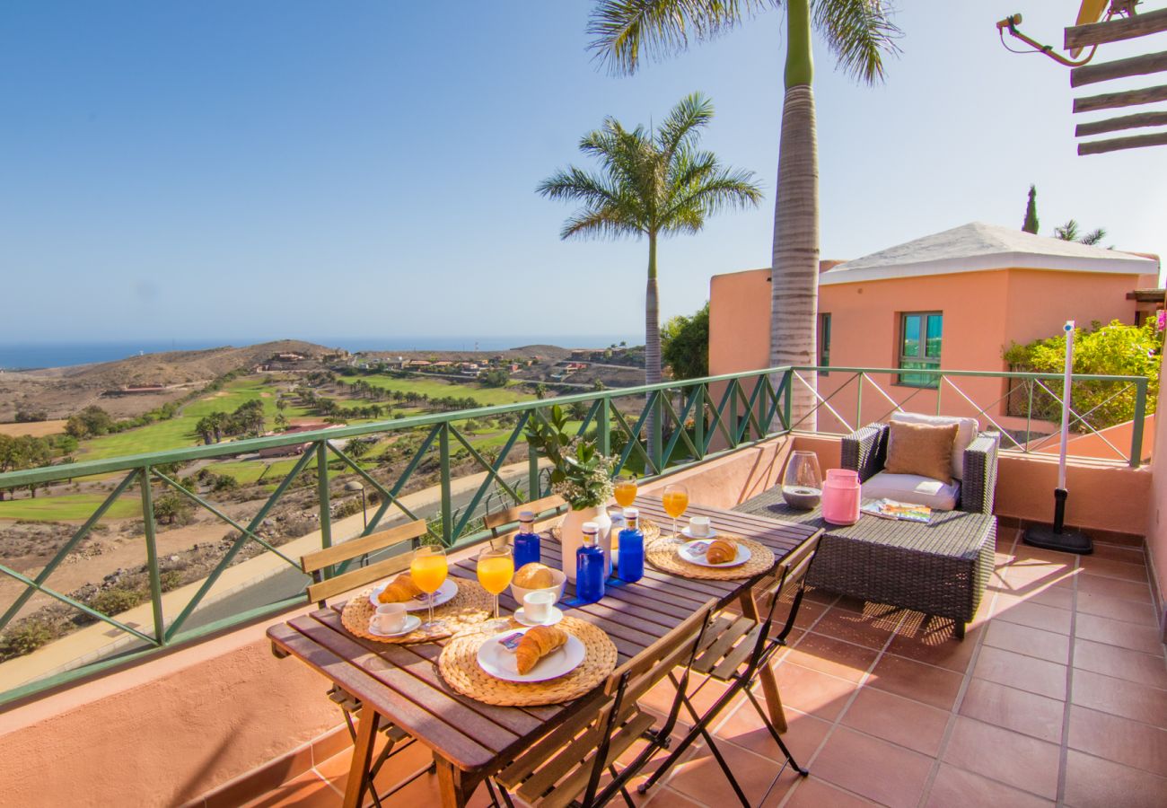 Villa in San Bartolomé de Tirajana - HomeForGuest Salobre Villa, 5PAX, WIFI, POOL, GREAT VIEWS