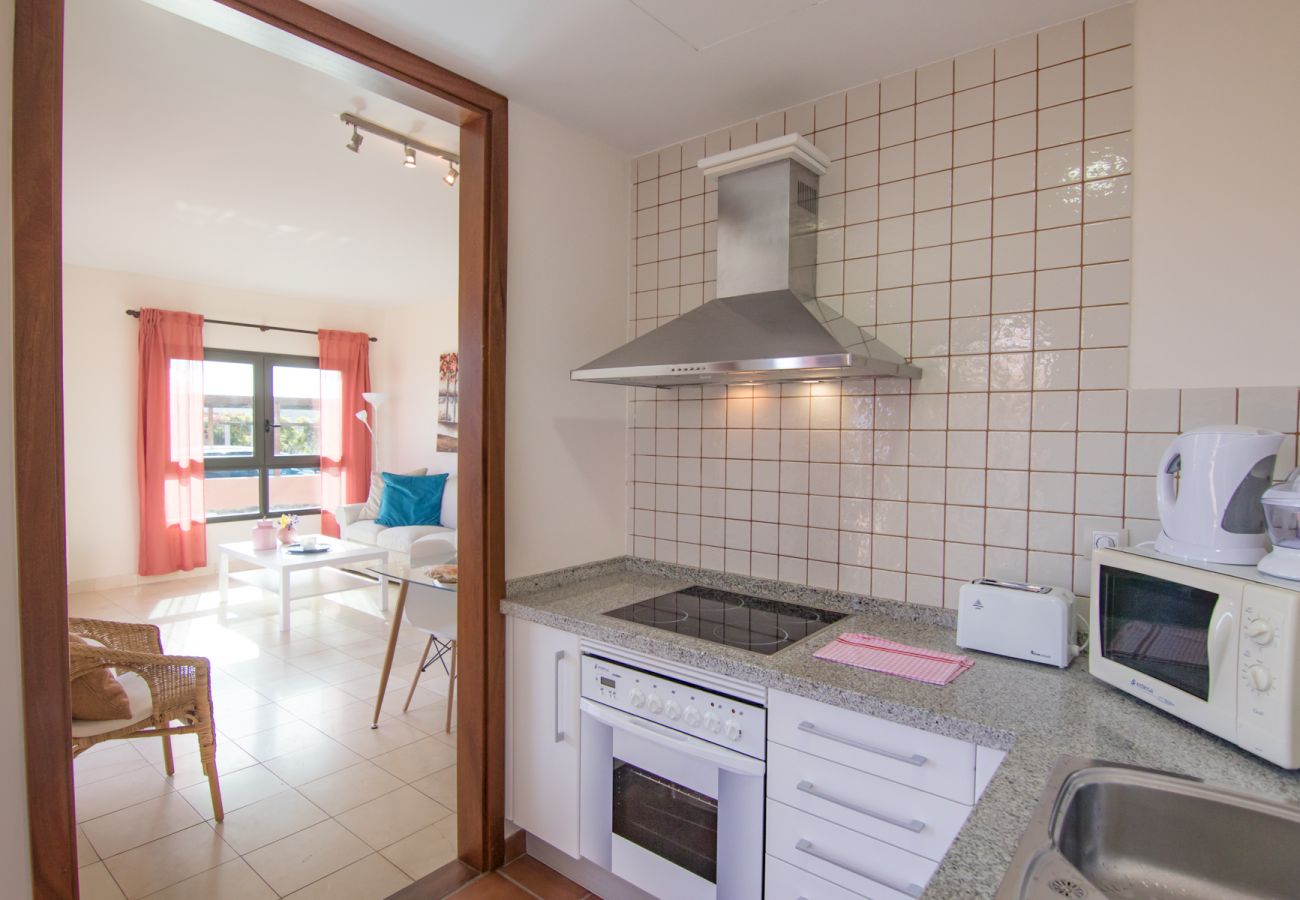 Villa in San Bartolomé de Tirajana - HomeForGuest Salobre Villa, 5PAX, WIFI, POOL, GREAT VIEWS