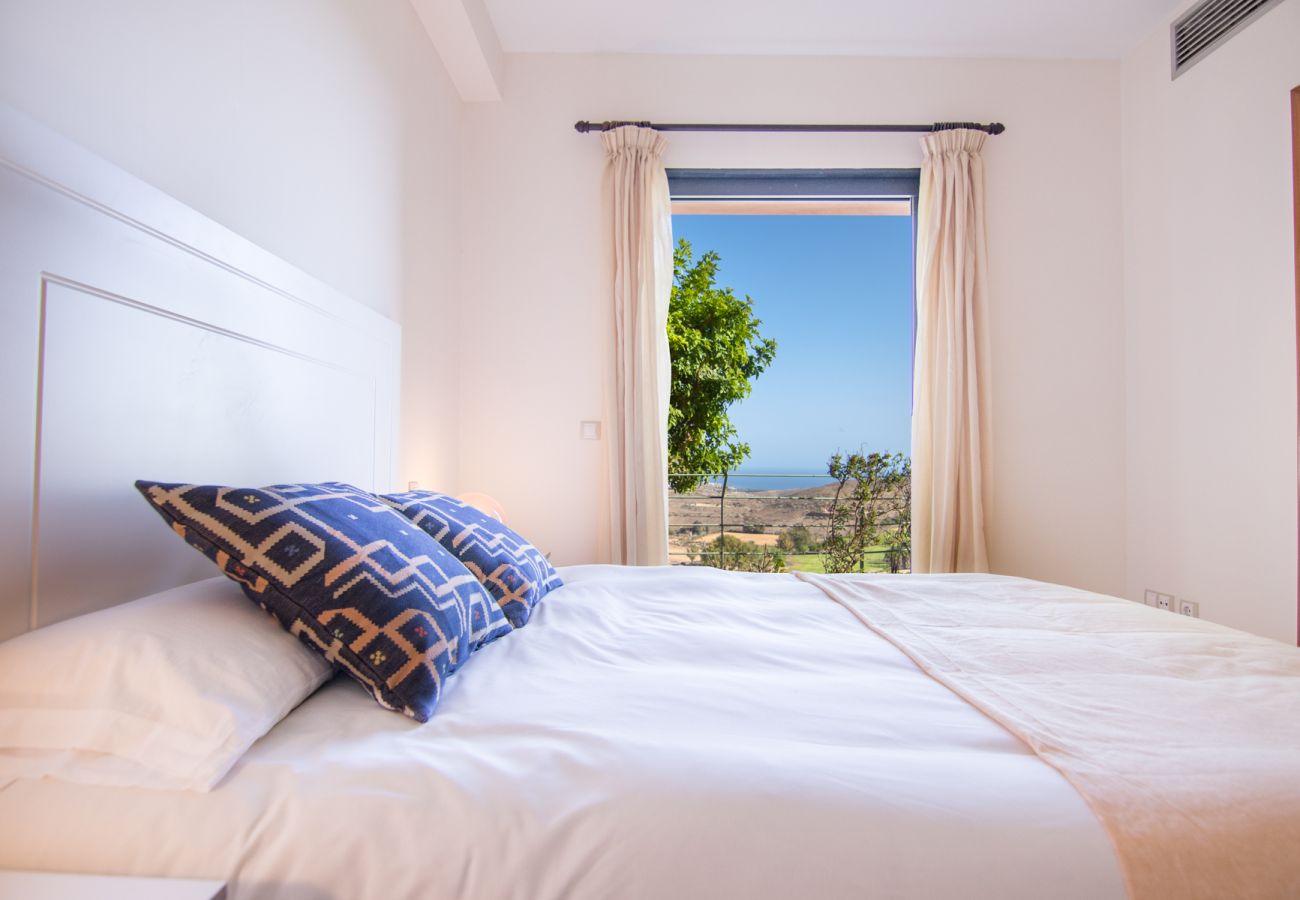 Villa in San Bartolomé de Tirajana - HomeForGuest Salobre Villa, 5PAX, WIFI, POOL, GREAT VIEWS