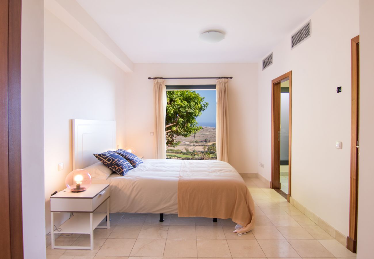 Villa in San Bartolomé de Tirajana - HomeForGuest Salobre Villa, 5PAX, WIFI, POOL, GREAT VIEWS