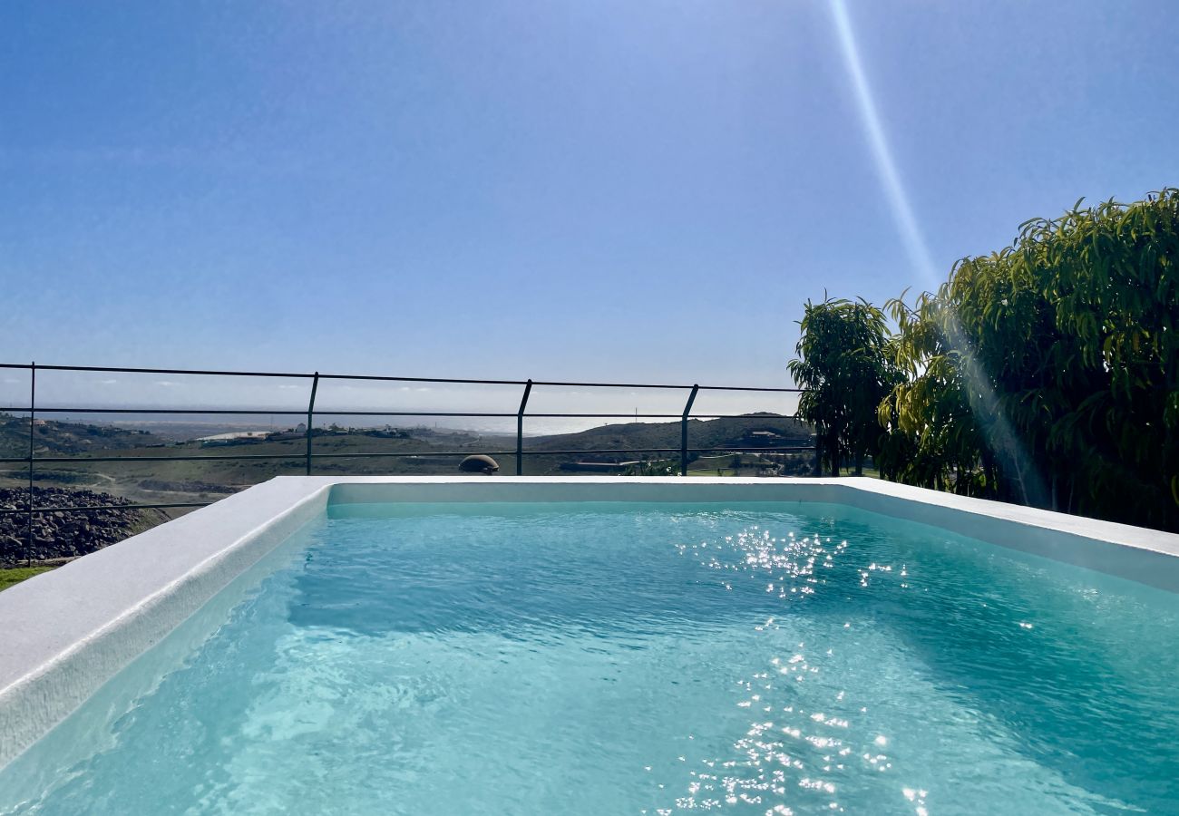 Villa in San Bartolomé de Tirajana - HomeForGuest Salobre Villa, 5PAX, WIFI, POOL, GREAT VIEWS