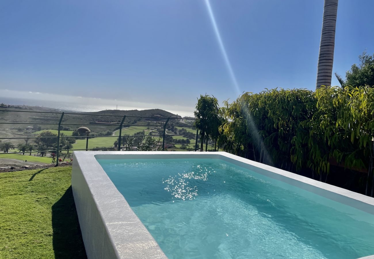 Villa in San Bartolomé de Tirajana - HomeForGuest Salobre Villa, 5PAX, WIFI, POOL, GREAT VIEWS