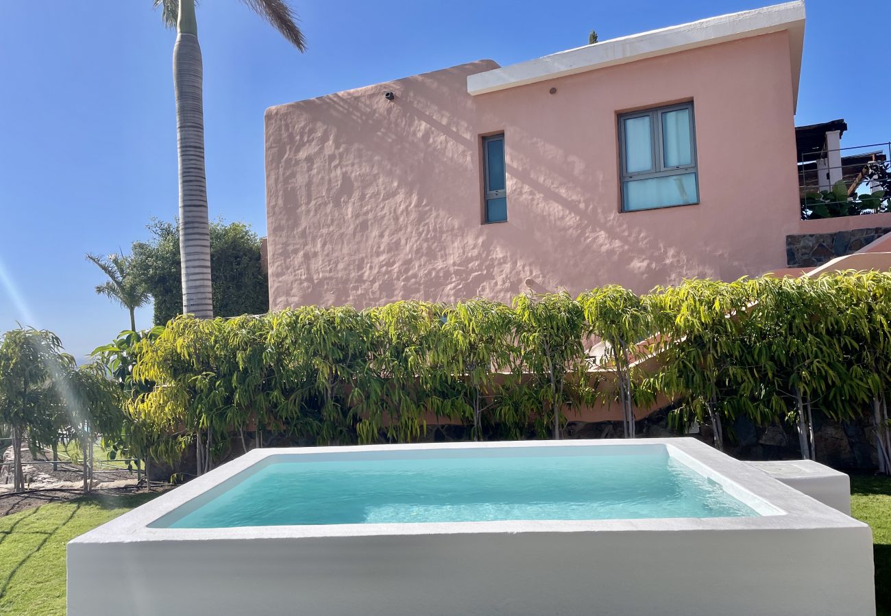 Villa in San Bartolomé de Tirajana - HomeForGuest Salobre Villa, 5PAX, WIFI, POOL, GREAT VIEWS