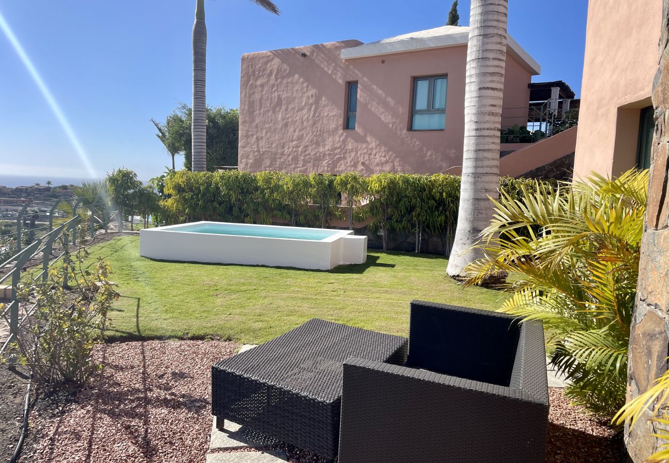 Villa in San Bartolomé de Tirajana - HomeForGuest Salobre Villa, 5PAX, WIFI, POOL, GREAT VIEWS