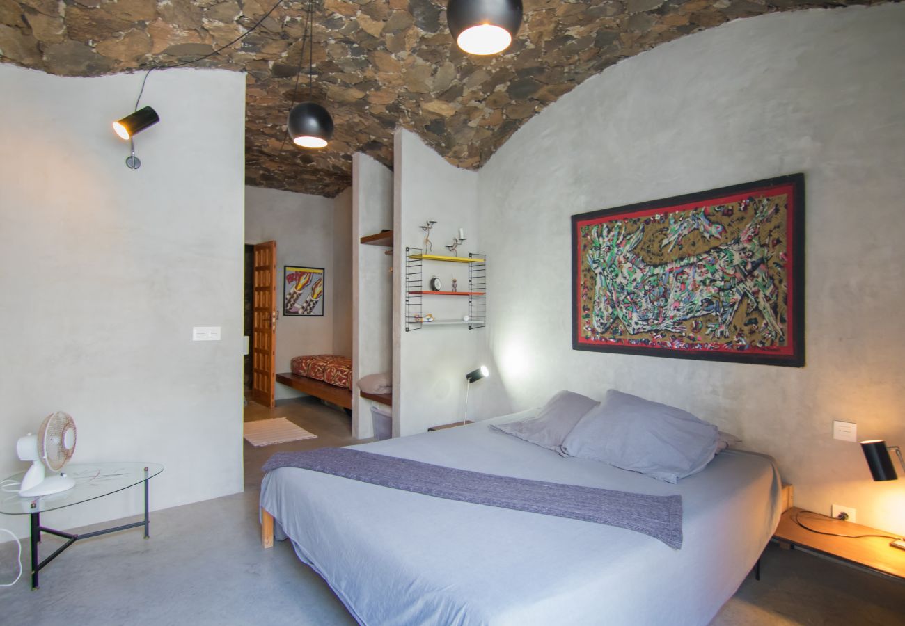 Apartment in Arico - HomeForGuest NextDoor Oasis: ocean front, terrace, natural pool- HomeForGuest
