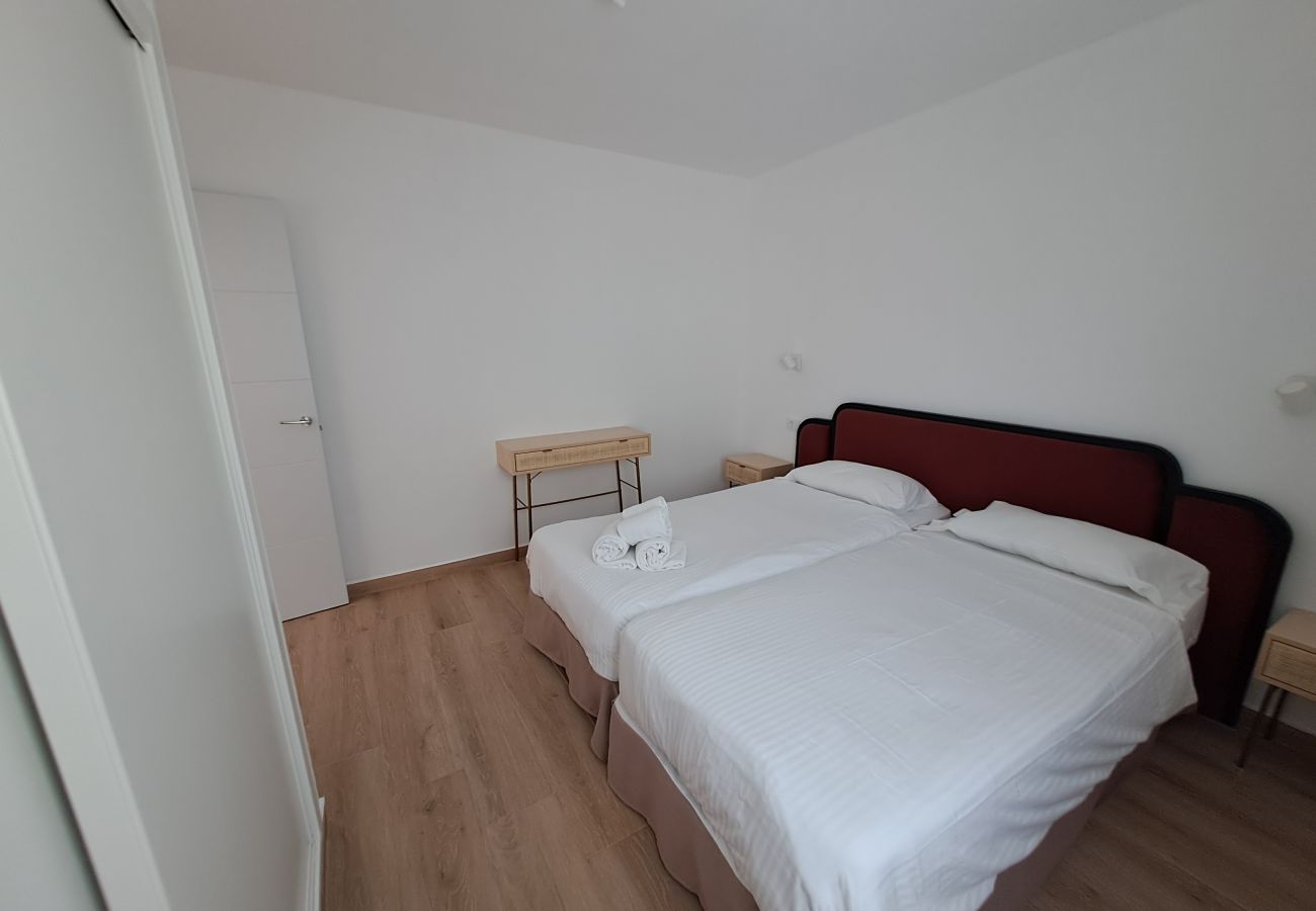 Aparthotel in Corralejo - Apartment with terrace, swimming pool and beachfront in Corralejo - Home For Guest