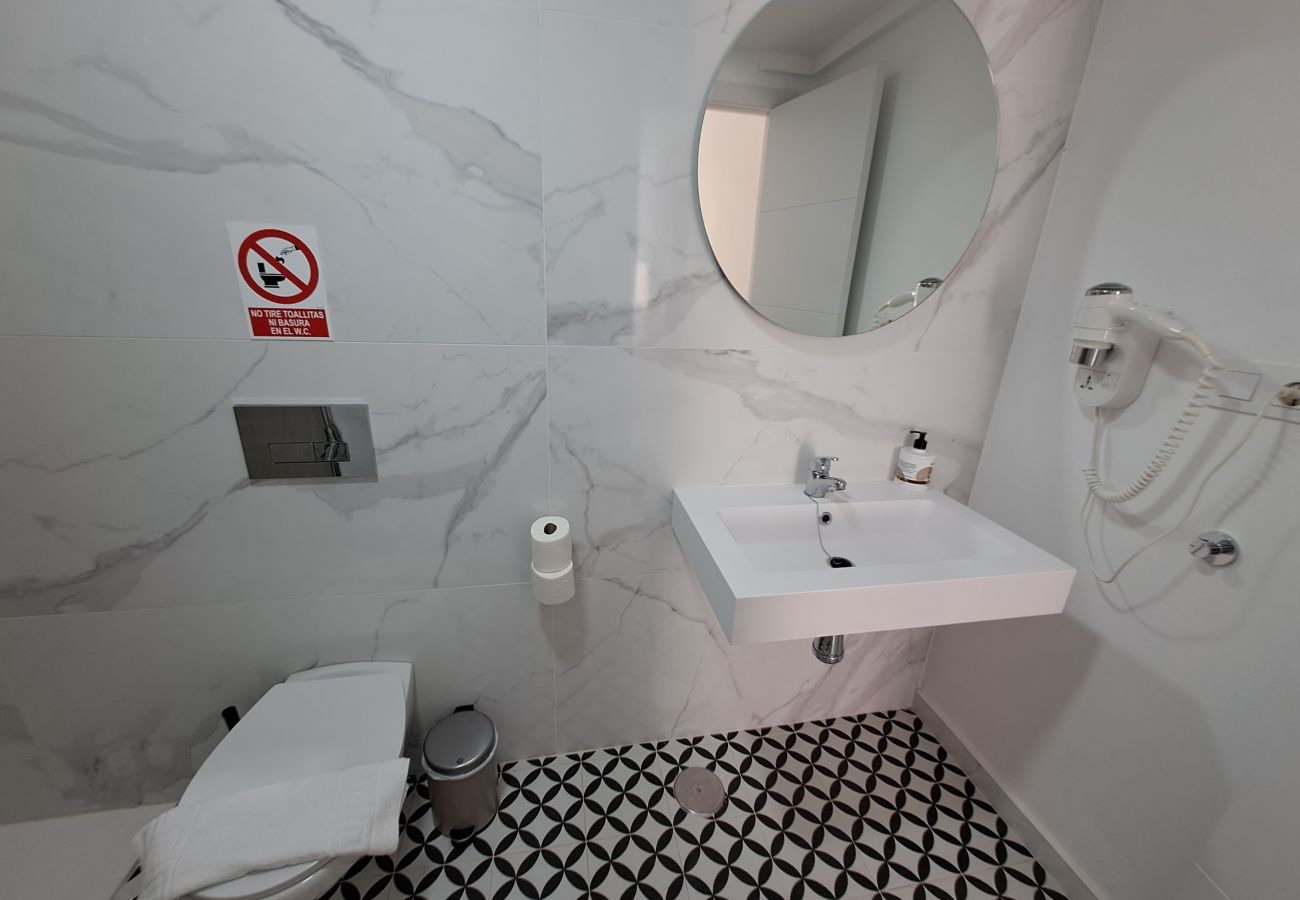 Aparthotel in Corralejo - Apartment with terrace, swimming pool and beachfront in Corralejo - Home For Guest