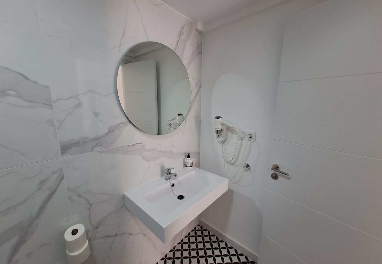 Aparthotel in Corralejo - Apartment with terrace, swimming pool and beachfront in Corralejo - Home For Guest