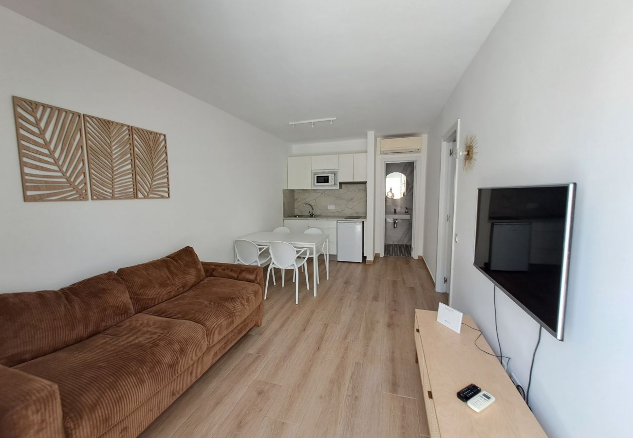 Aparthotel in Corralejo - Apartment with terrace, swimming pool and beachfront in Corralejo - Home For Guest