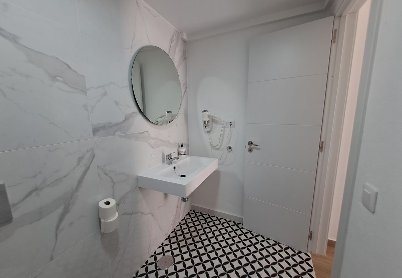 Aparthotel in Corralejo - Apartment with terrace, swimming pool and beachfront in Corralejo - Home For Guest