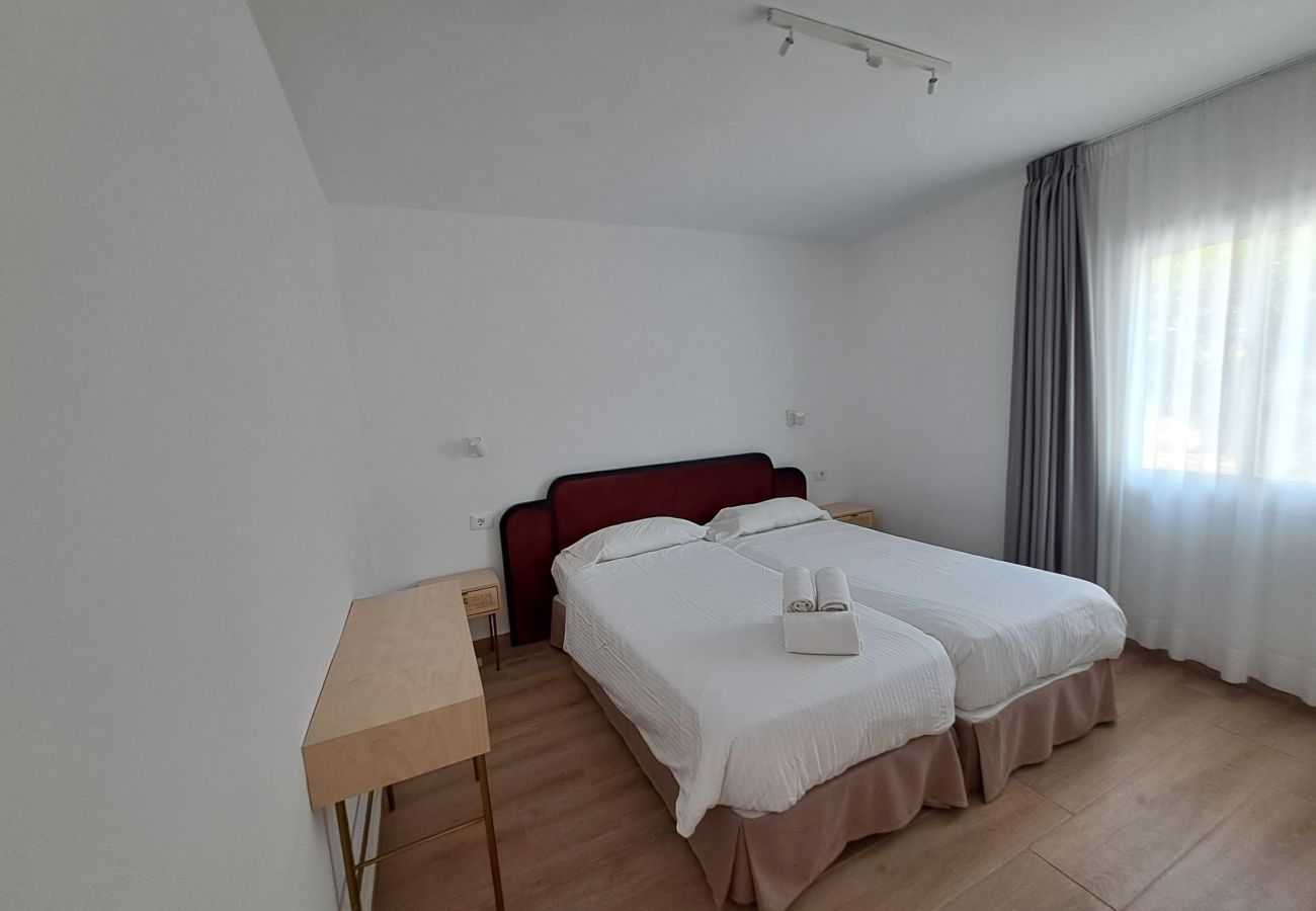 Aparthotel in Corralejo - Apartment with terrace, swimming pool and beachfront in Corralejo - Home For Guest