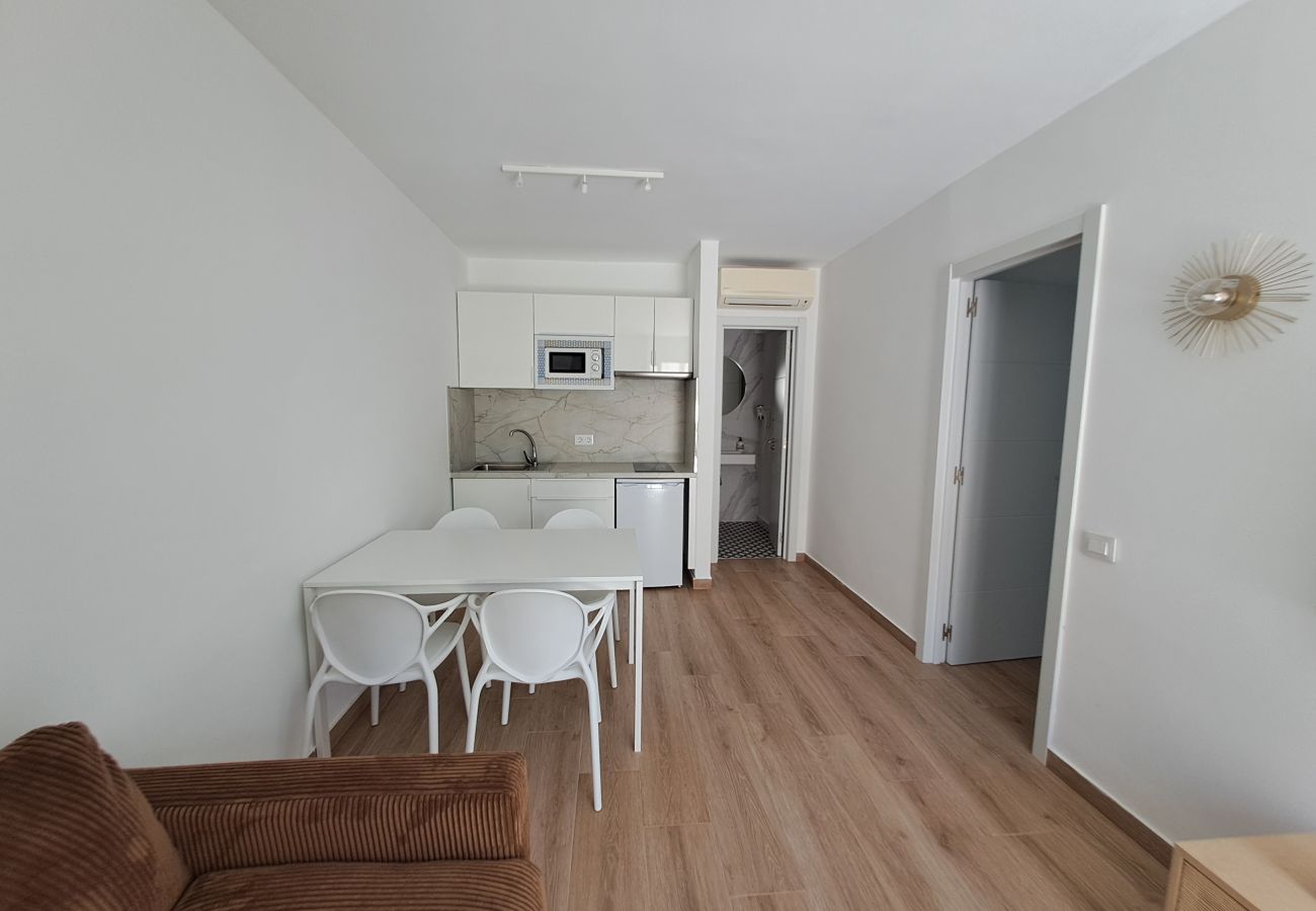 Aparthotel in Corralejo - Apartment with terrace, swimming pool and beachfront in Corralejo - Home For Guest