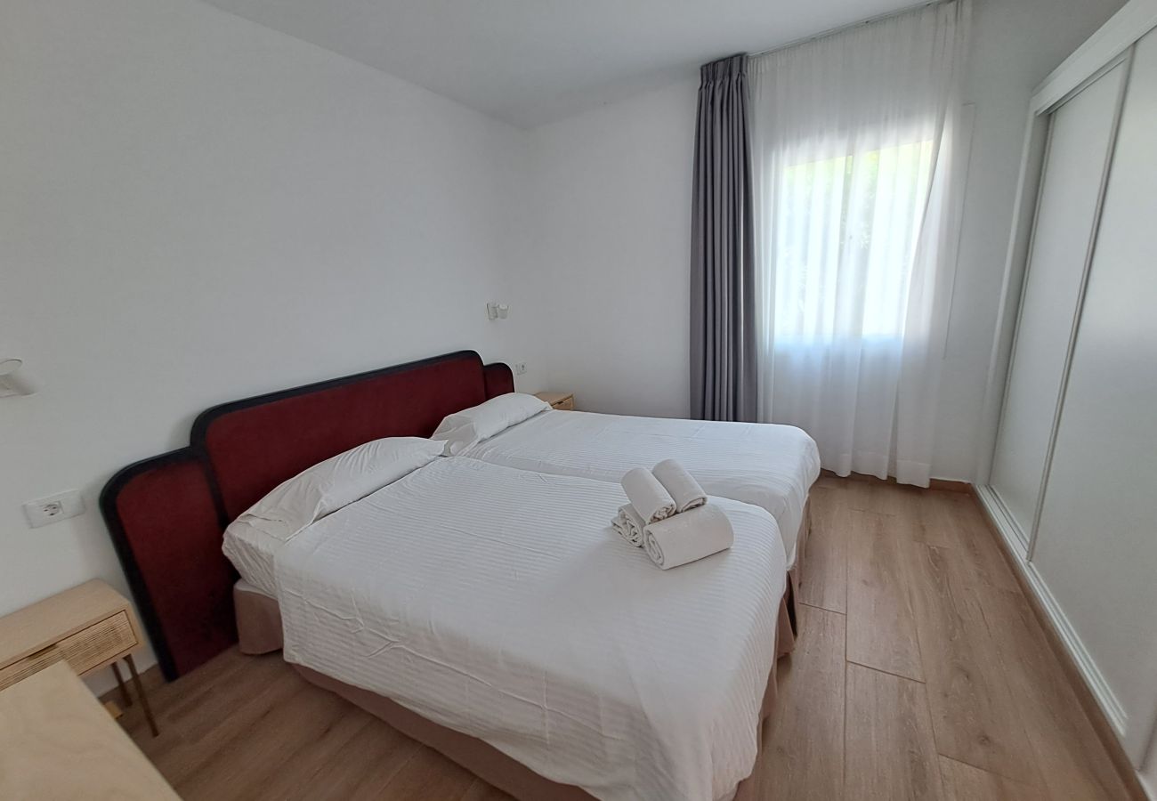 Aparthotel in Corralejo - Apartment with terrace, swimming pool and beachfront in Corralejo - Home For Guest