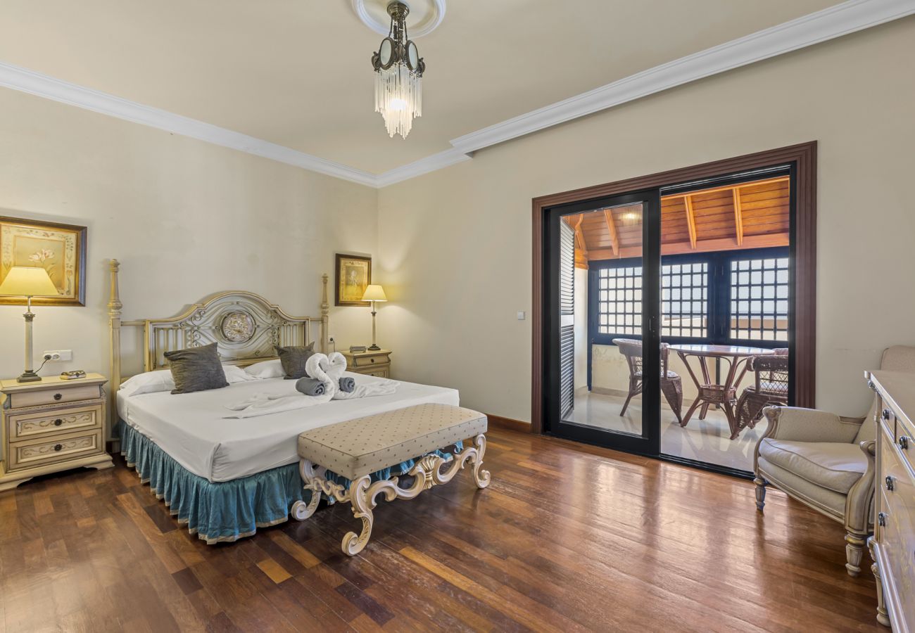 Apartment in Arrecife - Casa Fife | Immense Duplex Facing the Sea