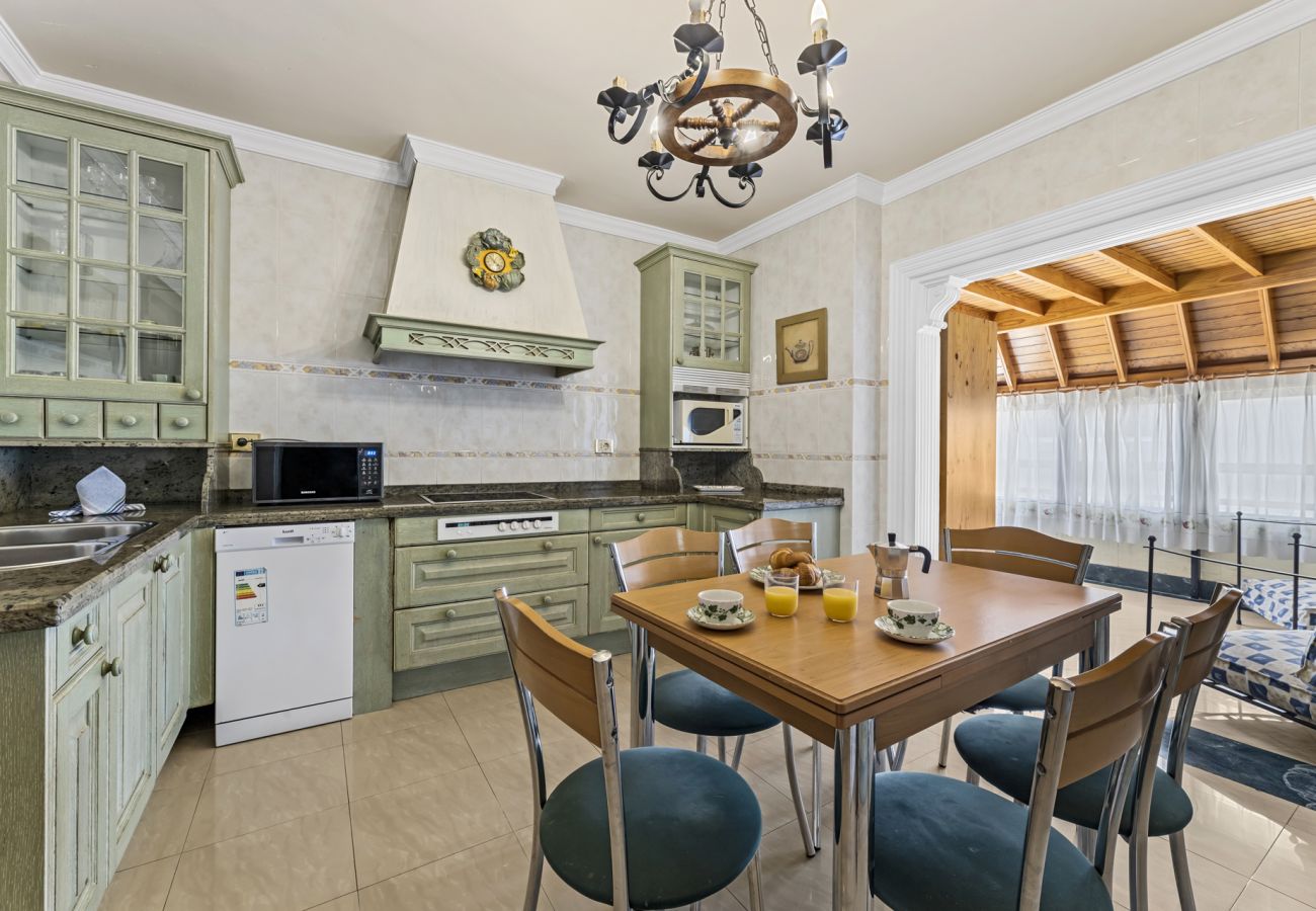 Apartment in Arrecife - Casa Fife | Immense Duplex Facing the Sea