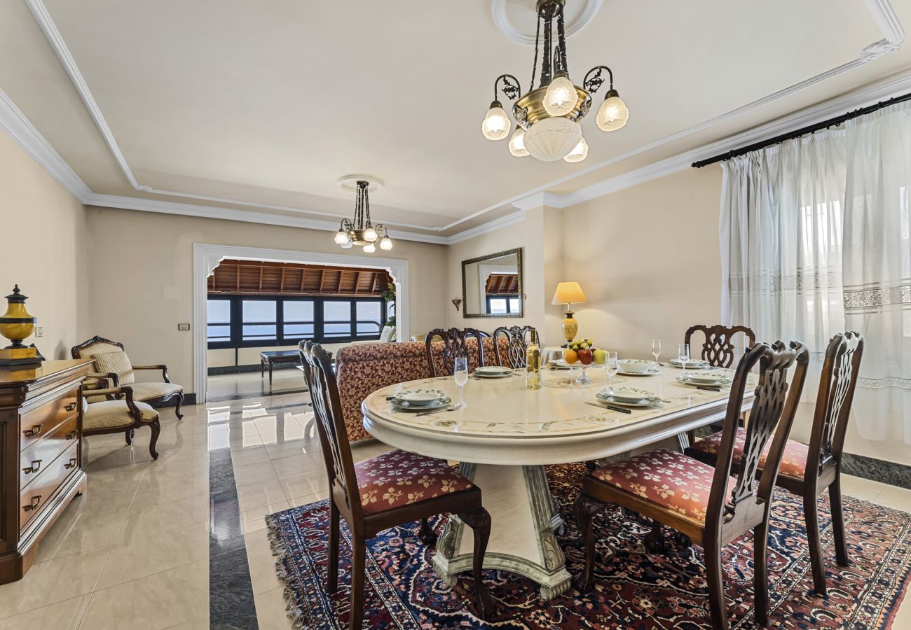 Apartment in Arrecife - Casa Fife | Immense Duplex Facing the Sea