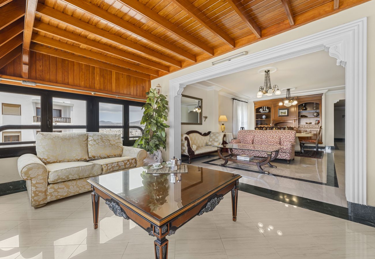 Apartment in Arrecife - Casa Fife | Immense Duplex Facing the Sea