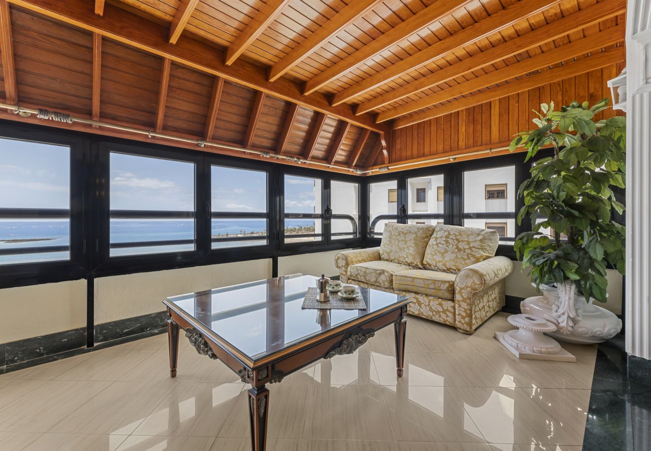 Apartment in Arrecife - Casa Fife | Immense Duplex Facing the Sea