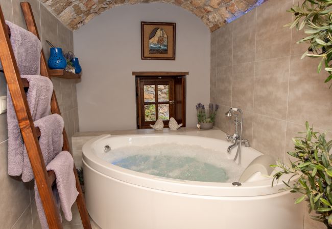 Terraced House in Monemvasia - Casa Felicia, the Castle Mansion Experience  Terraced House in Monemvasia - Casa Felicia, the Castle Mansion Experience