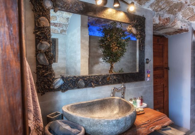 Terraced House in Monemvasia - Casa Felicia, the Castle Mansion Experience  Terraced House in Monemvasia - Casa Felicia, the Castle Mansion Experience