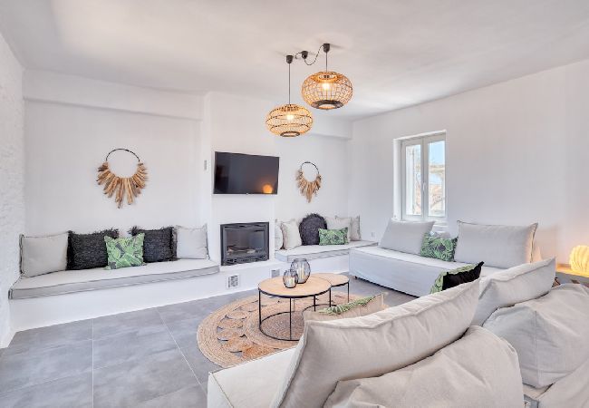 Villa in Xifara - 4BR SEAFRONT GEM. STUNNING & AT TOP LOCATION  Villa in Xifara - 4BR SEAFRONT GEM. STUNNING & AT TOP LOCATION