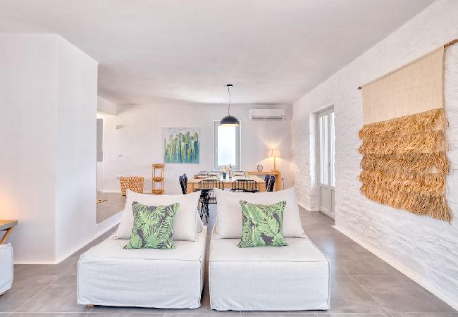 Villa in Xifara - 4BR SEAFRONT GEM. STUNNING & AT TOP LOCATION  Villa in Xifara - 4BR SEAFRONT GEM. STUNNING & AT TOP LOCATION