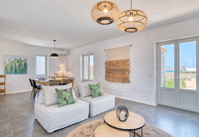 Villa in Xifara - 4BR SEAFRONT GEM. STUNNING & AT TOP LOCATION  Villa in Xifara - 4BR SEAFRONT GEM. STUNNING & AT TOP LOCATION