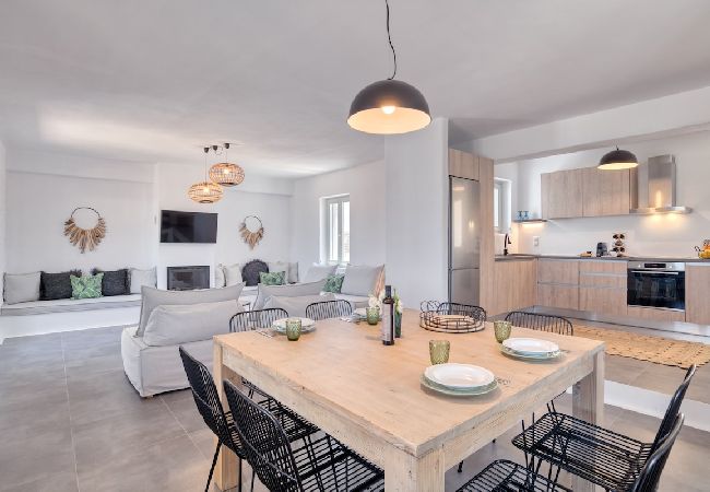 Villa in Xifara - 4BR SEAFRONT GEM. STUNNING & AT TOP LOCATION  Villa in Xifara - 4BR SEAFRONT GEM. STUNNING & AT TOP LOCATION