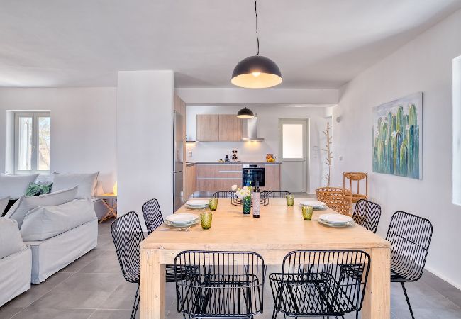 Villa in Xifara - 4BR SEAFRONT GEM. STUNNING & AT TOP LOCATION  Villa in Xifara - 4BR SEAFRONT GEM. STUNNING & AT TOP LOCATION