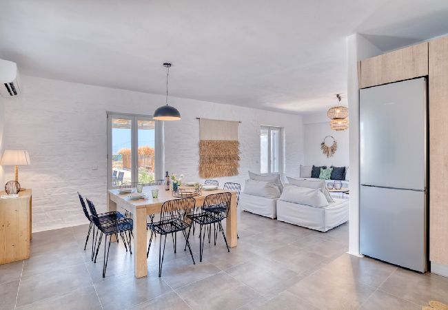 Villa in Xifara - 4BR SEAFRONT GEM. STUNNING & AT TOP LOCATION  Villa in Xifara - 4BR SEAFRONT GEM. STUNNING & AT TOP LOCATION