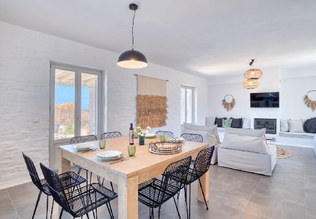 Villa in Xifara - 4BR SEAFRONT GEM. STUNNING & AT TOP LOCATION  Villa in Xifara - 4BR SEAFRONT GEM. STUNNING & AT TOP LOCATION