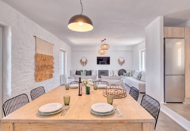 Villa in Xifara - 4BR SEAFRONT GEM. STUNNING & AT TOP LOCATION  Villa in Xifara - 4BR SEAFRONT GEM. STUNNING & AT TOP LOCATION