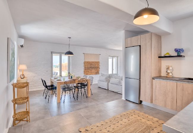 Villa in Xifara - 4BR SEAFRONT GEM. STUNNING & AT TOP LOCATION  Villa in Xifara - 4BR SEAFRONT GEM. STUNNING & AT TOP LOCATION