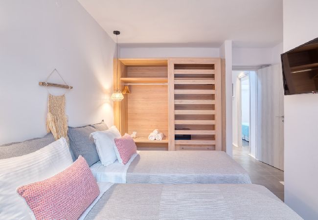 Villa in Xifara - 4BR SEAFRONT GEM. STUNNING & AT TOP LOCATION  Villa in Xifara - 4BR SEAFRONT GEM. STUNNING & AT TOP LOCATION