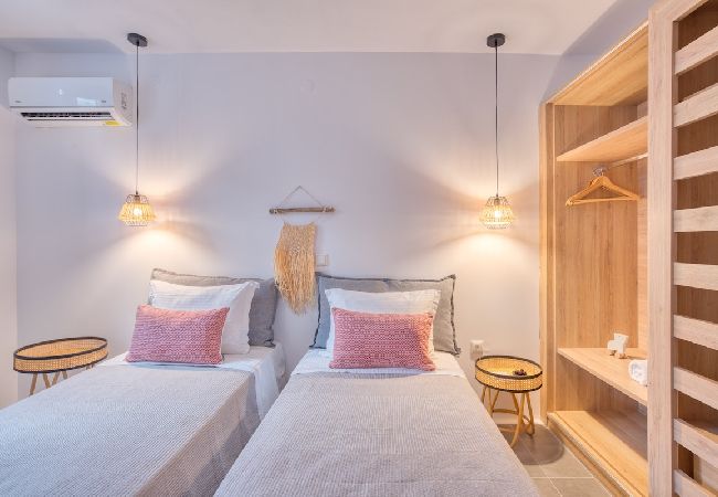 Villa in Xifara - 4BR SEAFRONT GEM. STUNNING & AT TOP LOCATION  Villa in Xifara - 4BR SEAFRONT GEM. STUNNING & AT TOP LOCATION