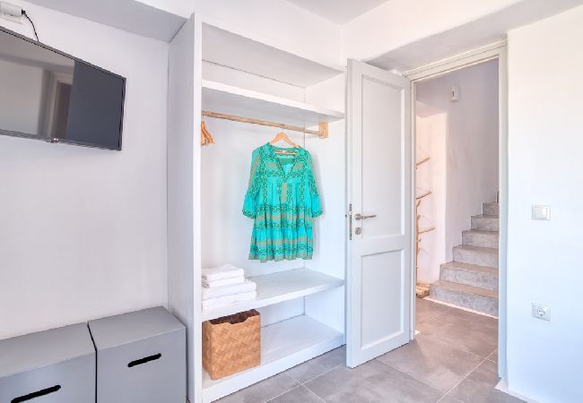 Villa in Xifara - 4BR SEAFRONT GEM. STUNNING & AT TOP LOCATION  Villa in Xifara - 4BR SEAFRONT GEM. STUNNING & AT TOP LOCATION