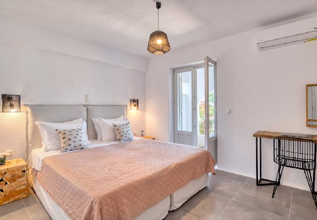 Villa in Xifara - SPECTACULAR 5 BR SEAFRONT VILLA AT PRIME LOCATION  Villa in Xifara - SPECTACULAR 5 BR SEAFRONT VILLA AT PRIME LOCATION