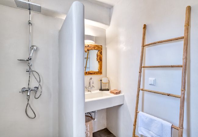 Villa in Xifara - SPECTACULAR 5 BR SEAFRONT VILLA AT PRIME LOCATION  Villa in Xifara - SPECTACULAR 5 BR SEAFRONT VILLA AT PRIME LOCATION