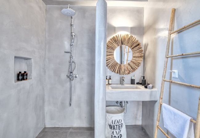 Villa in Xifara - SPECTACULAR 5 BR SEAFRONT VILLA AT PRIME LOCATION  Villa in Xifara - SPECTACULAR 5 BR SEAFRONT VILLA AT PRIME LOCATION